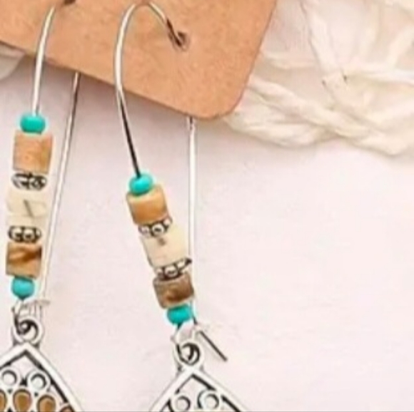 Beautiful hook dangles. NWT. Fast Ship. 4,000 Items Sold! 🏷SALE🏷 - Picture 3 of 4